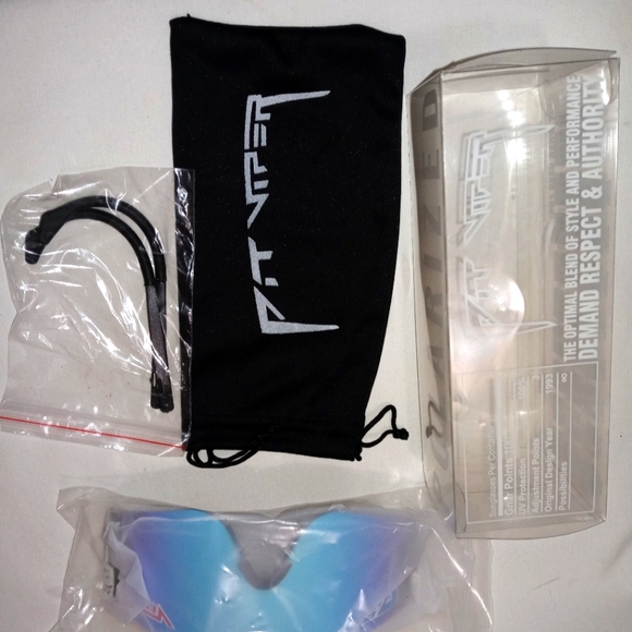 Adult Polarized Viper Style Sunglasses With Accessories - Picture 1 of 8